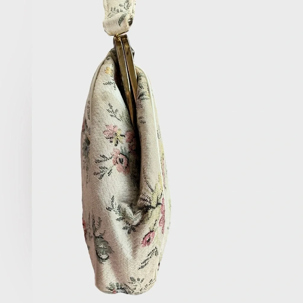 Vintage Floral Tapestry Handbag Purse with Gold Tone Hardware - Picture 5 of 8